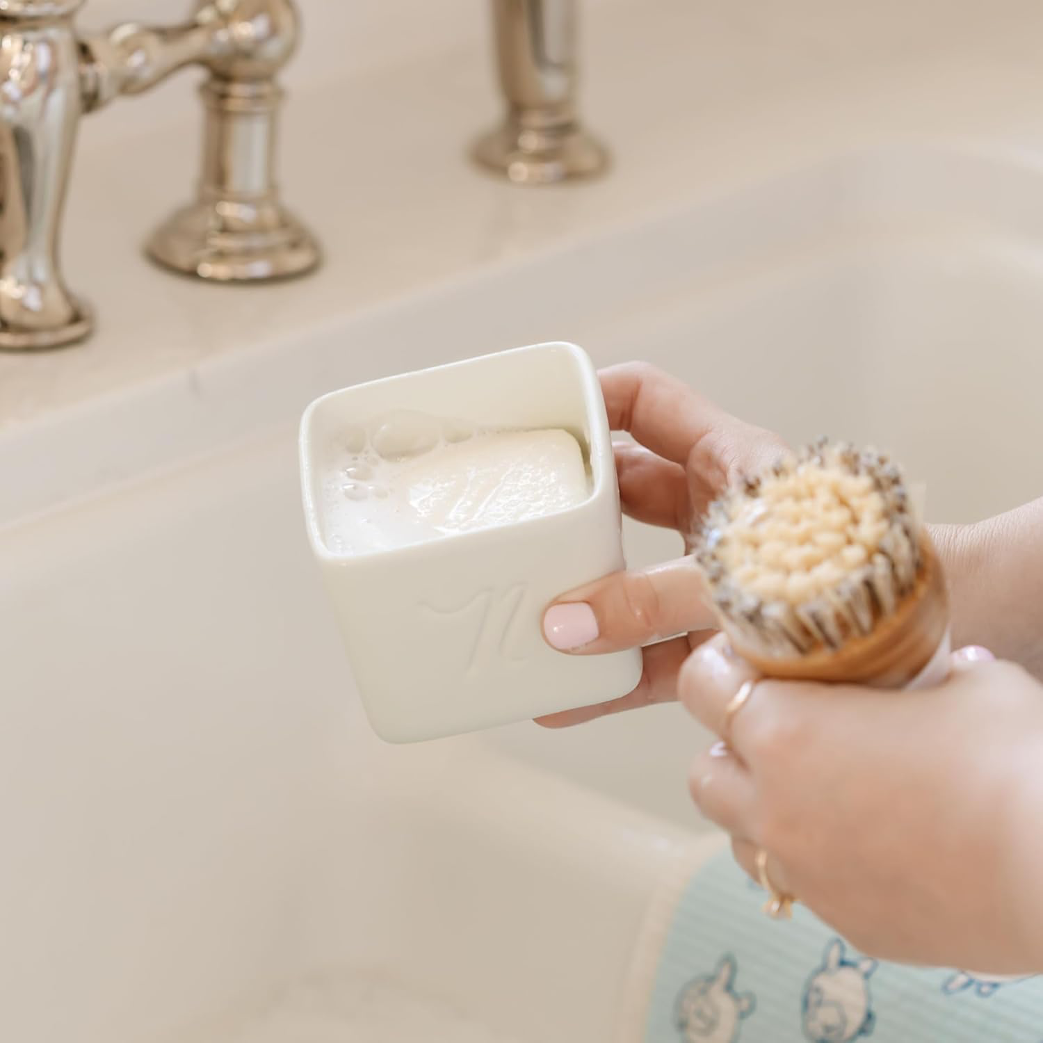 Nellie's Dish Butter, Light Lemongrass Scent view 3